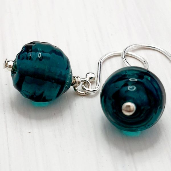 Emerald - Ribbed Round Earrings